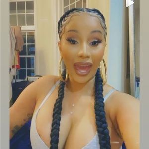 Meet your Posher, Maya